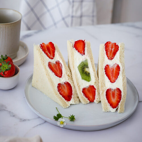 fruit Sando rezept obstsandwich erdbeer sandwich sahne mascarpone füllung erdbeerrezepte strawberry sando recipe feedfeed food52 nytcooking japanische rezepte