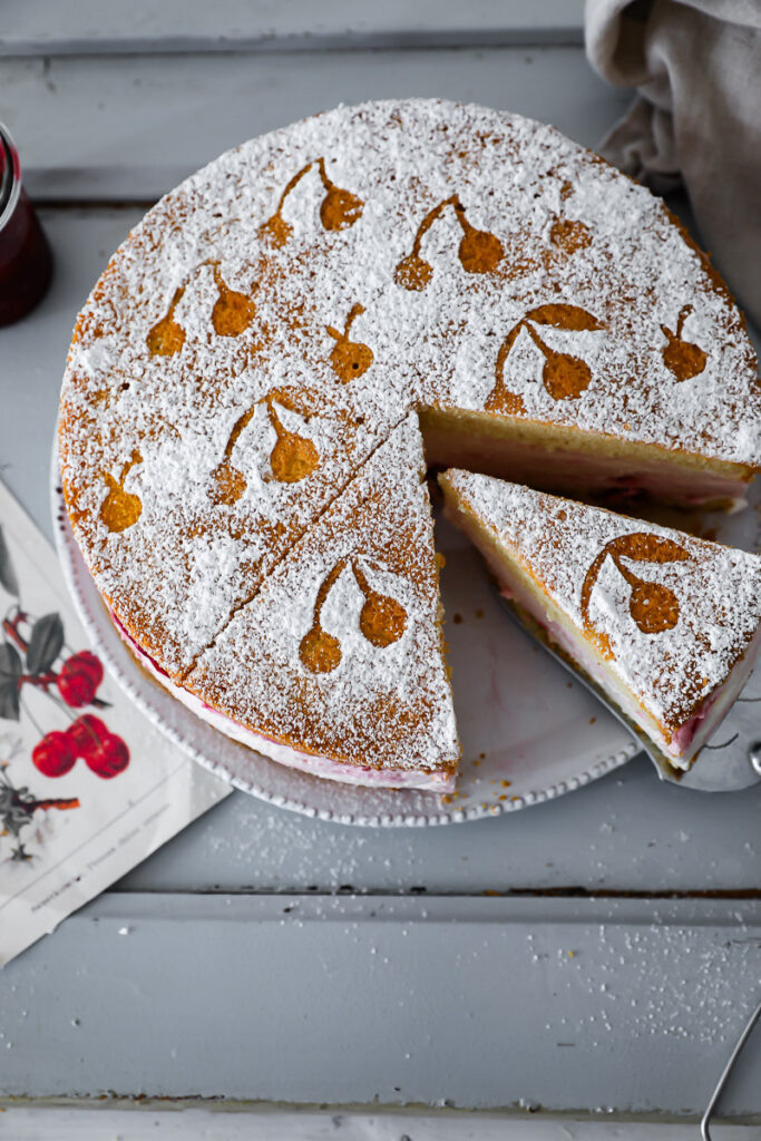 Kirsch Käse-Sahne-Torte Rezept german baking geman cake german cheesecake käsekuchen tortenrezept biskuit cherry cake kirschkuchen bakefeed feedfeed zuckerzimtundliebe
