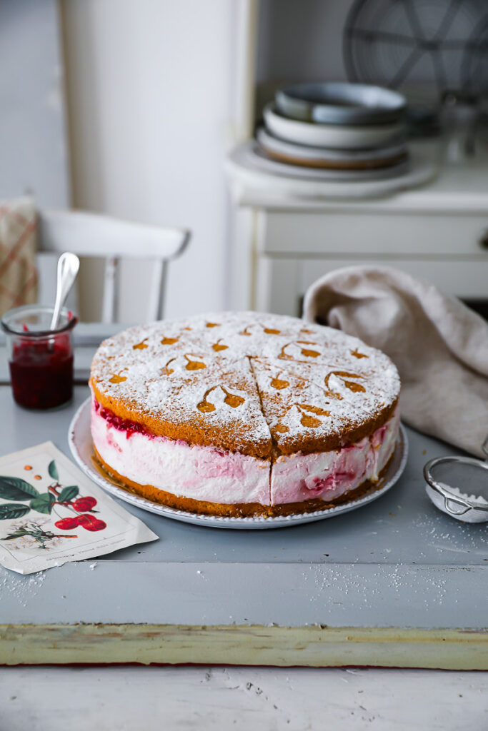 Kirsch Käse-Sahne-Torte Rezept german baking german cake german cheesecake käsekuchen tortenrezept biskuit cherry cake kirschkuchen bakefeed feedfeed zuckerzimtundliebe